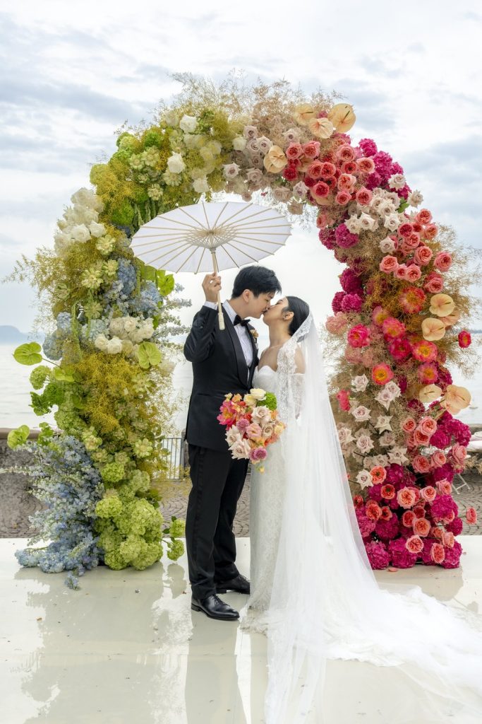 In questa foto un allestimento matrimonio 2025 a tema color pop