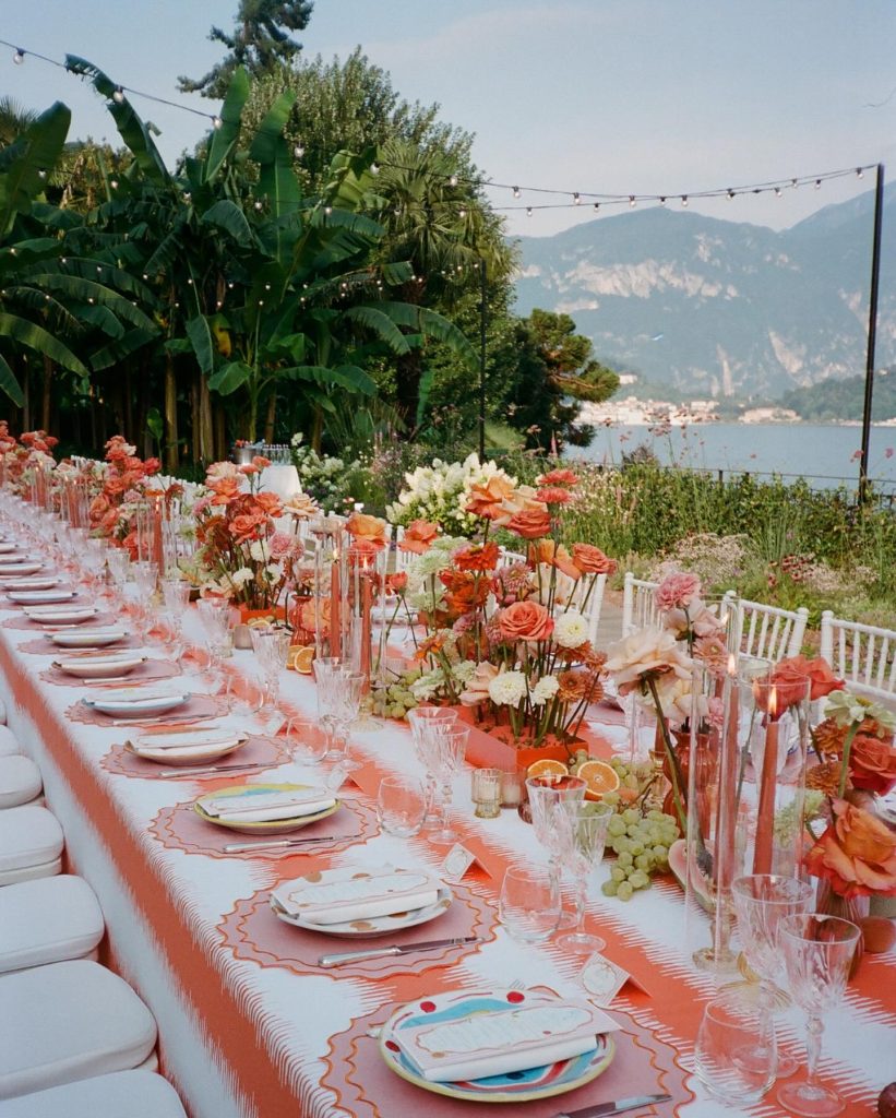 In questa foto un allestimento matrimonio 2025 a tema color pop