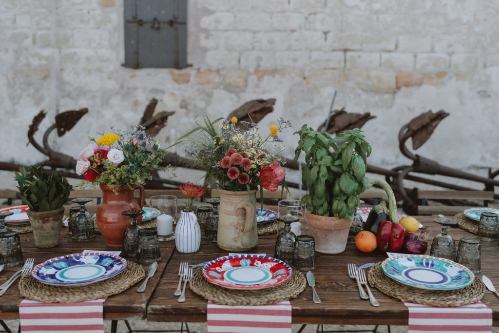 In questa foto un allestimento matrimonio 2025 a tema frutta e verdura tania costantino