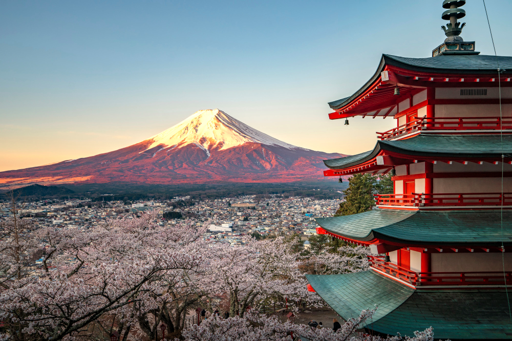 In questa foto la vista del monte Fuji in Giappone, da sempre uno dei luoghi preferiti per i viaggi di nozze