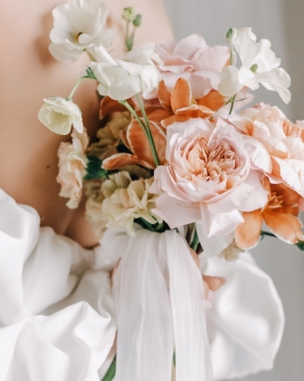 Bouquet sposa 2025, tra eleganza senza tempo e colori audaci e vibranti