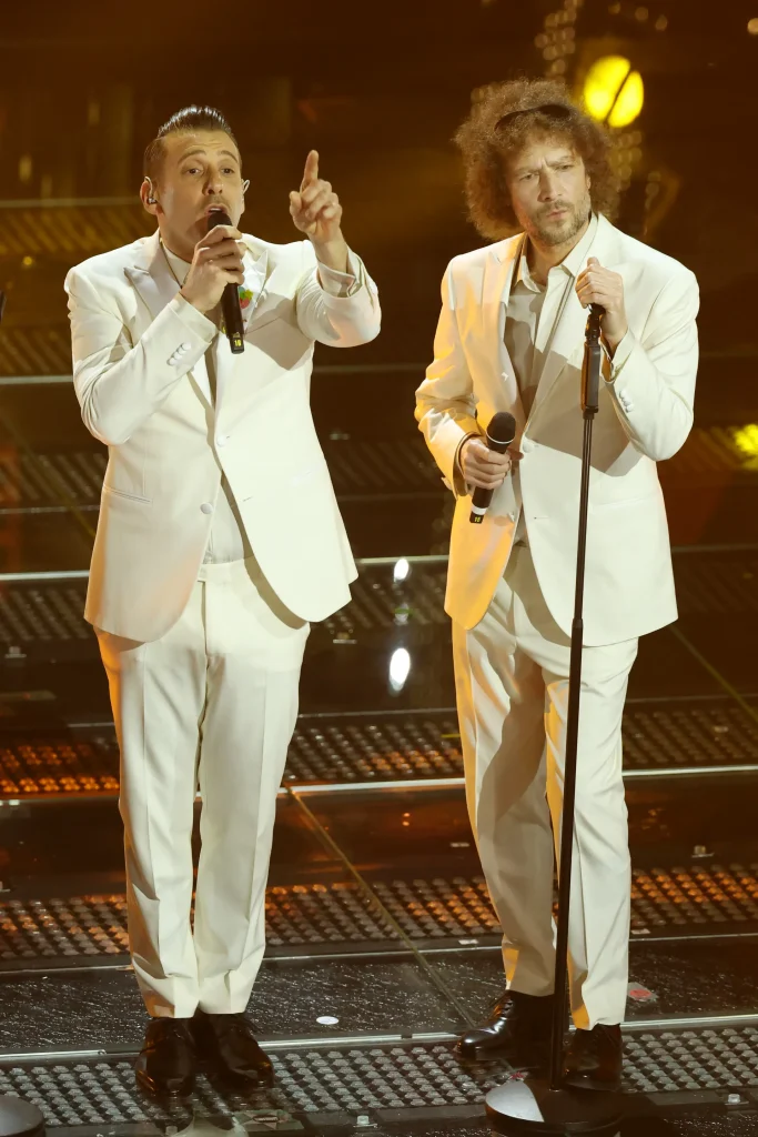 In questa foto tra i look in bianco del festival di sanremo 2025