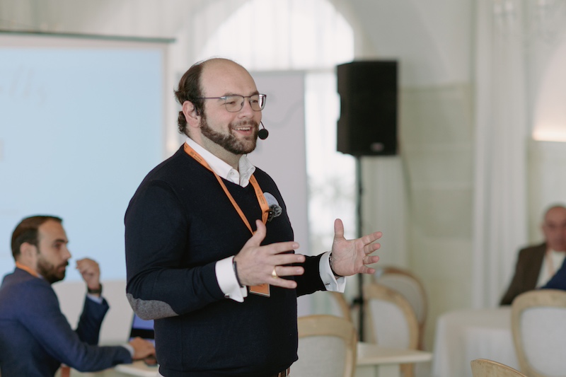 In questa foto, Tommaso Corsini durante un momento del WIM Talk di Bari