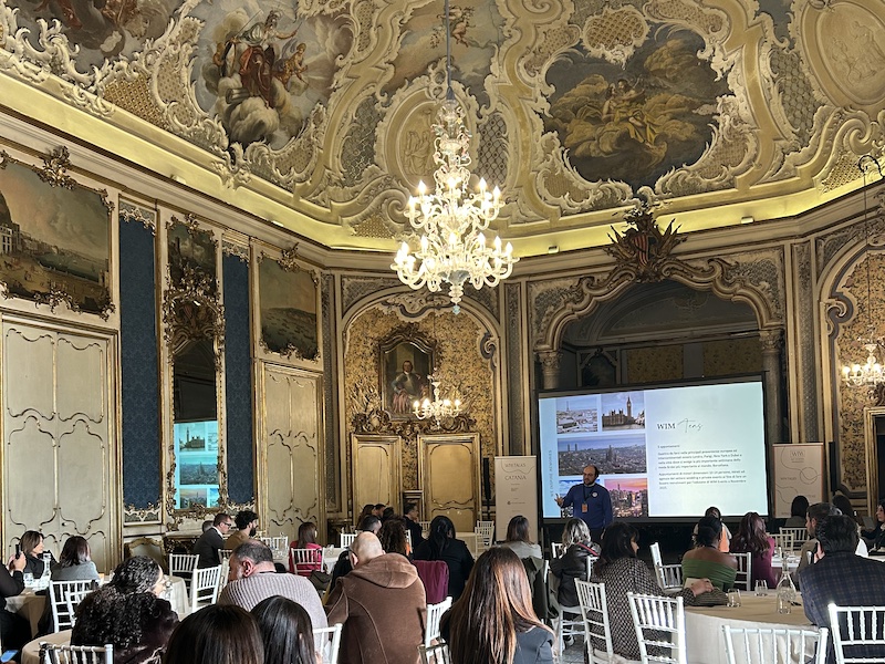 In questa foto, un momento del WIM Talk di Catania a Palazzo Biscari con Tommaso Corsini