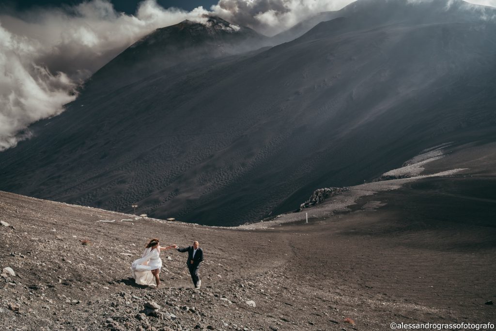 In questa foto gli sposi in uno scatto di Alessandro Grasso fotografo