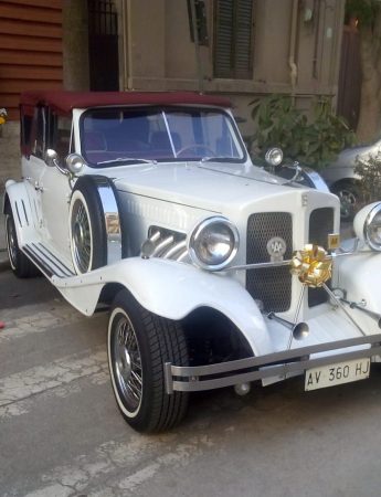 In questa foto un esempio di auto d'epoca che è possibile noleggiare da Maurices Cars