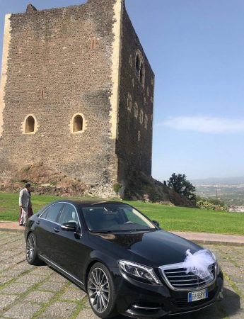 In questa foto una delle auto lussuose che è possibile noleggiare da Sicily Luxury Cars