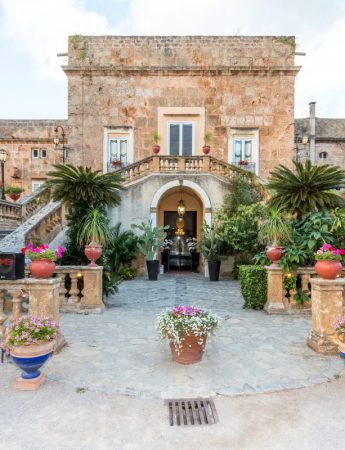 In questa foto scattata di giorno la facciata esterna di Villa Boscogrande a Palermo